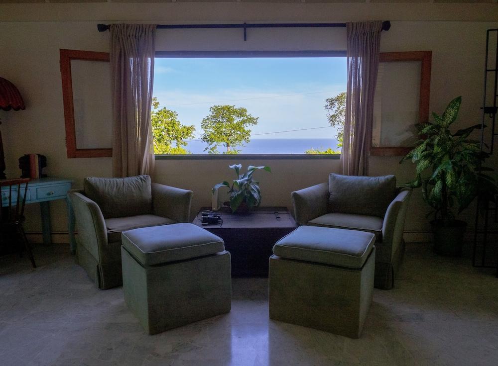 Mynt Retreat Bed & Breakfast Монтего Бей Екстериор снимка