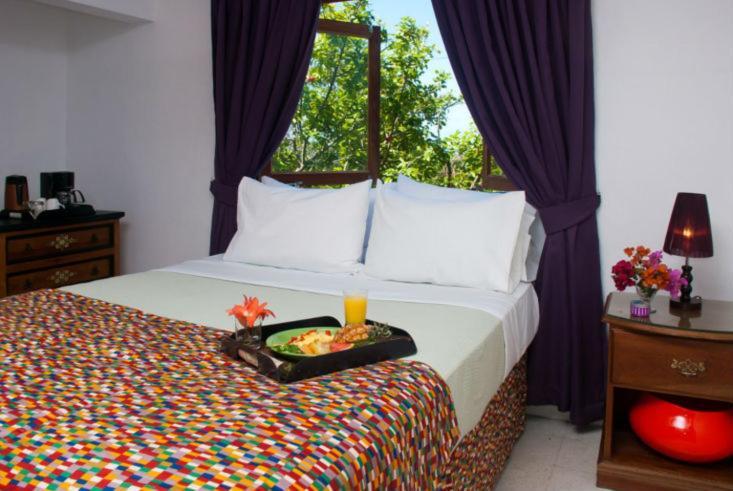 Mynt Retreat Bed & Breakfast Монтего Бей Екстериор снимка