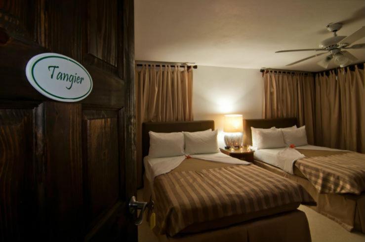 Mynt Retreat Bed & Breakfast Монтего Бей Екстериор снимка